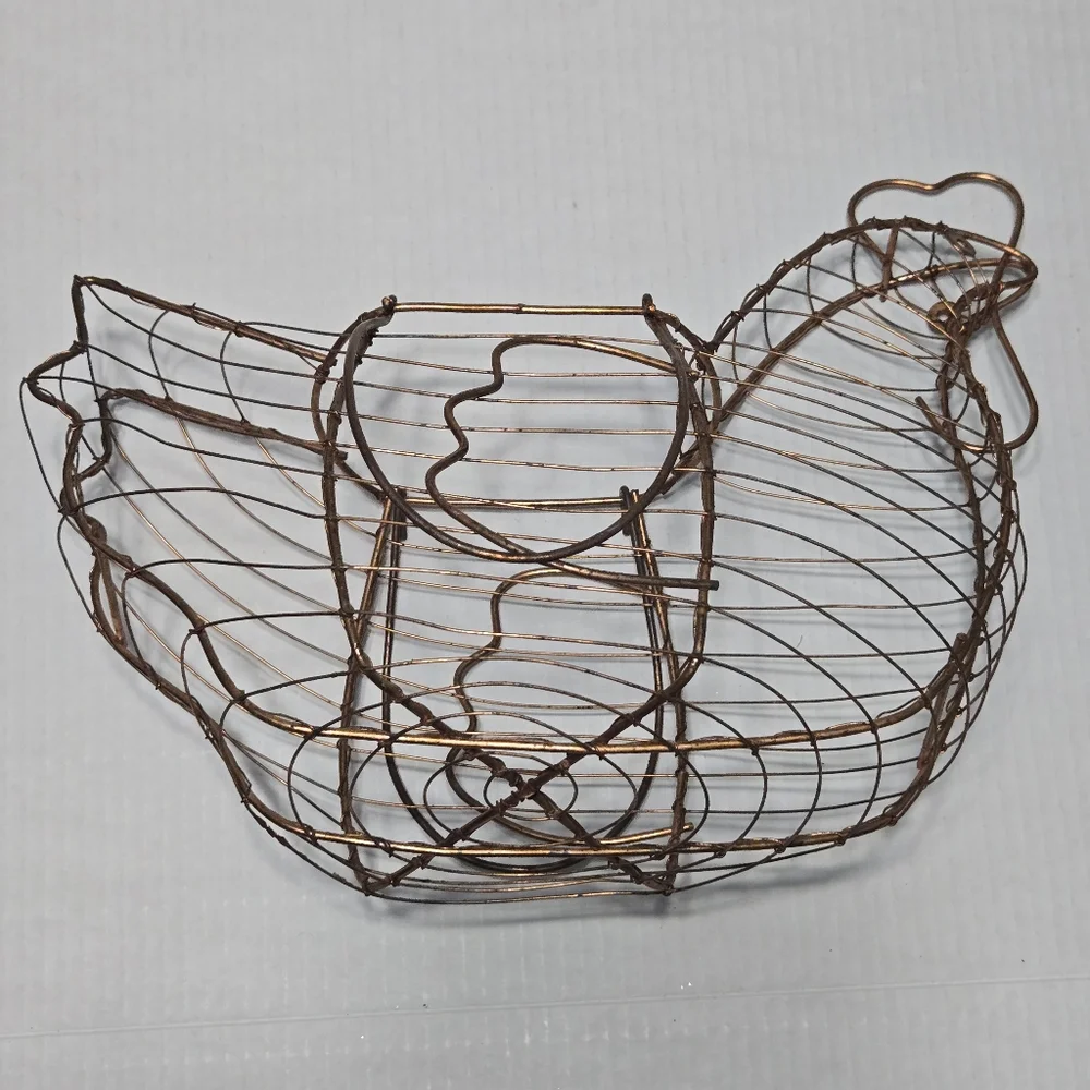 Chicken basket, copper colored wire egg basket egg collecting, like a chicken